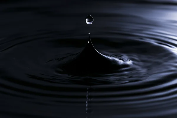 Splash Crown of a Drop on Night Water - Sea, Lakes & Water wallpaper