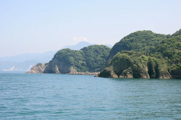 入り江と切り立つ岩壁 - 海・湖・水辺 / 自然・風景の壁紙