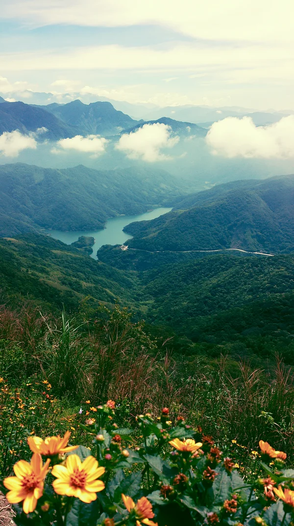 雲かかる緑の山並み - 自然・風景の壁紙