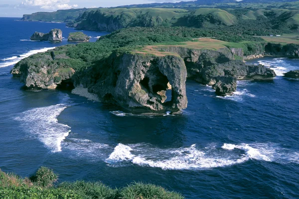海食崖のアーチ - 海・湖・水辺 / 自然・風景の壁紙