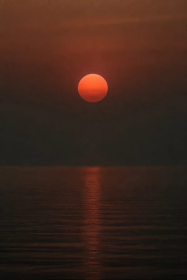 A Scarlet Sun Falling to the Sea - Orange Phone - Sea, Lakes & Water wallpaper