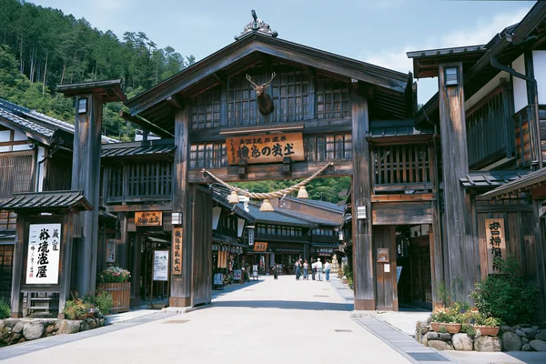 灯籠の並ぶ門前町 - 世界遺産・遺跡 / 建築・都市の壁紙