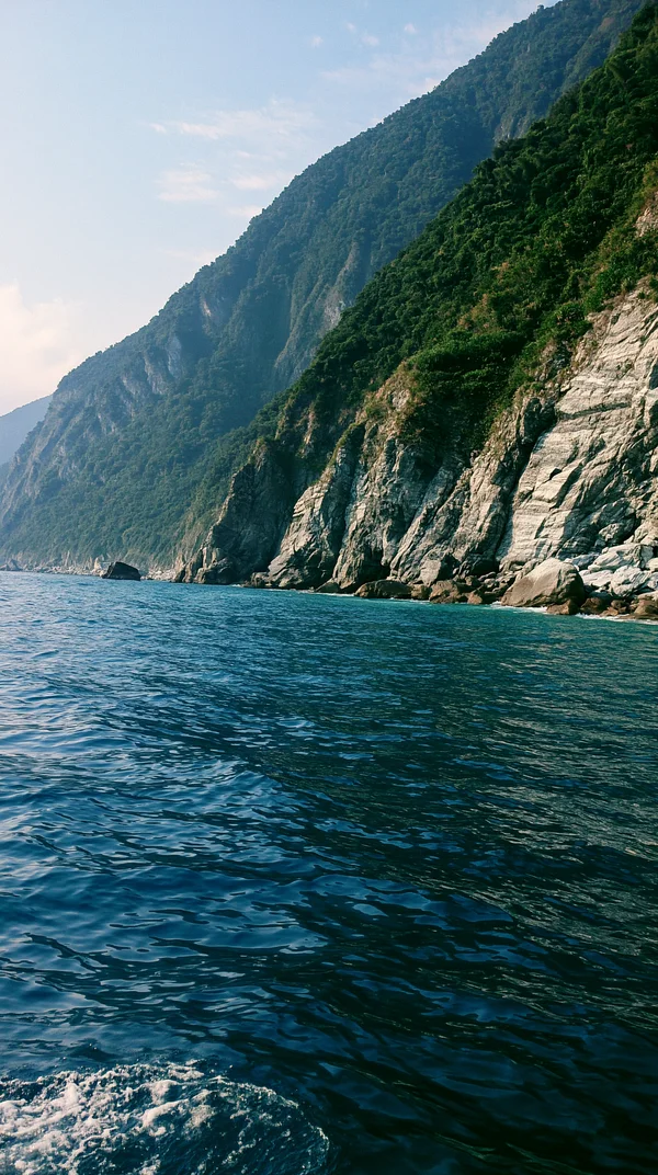 A Cove Reflecting the Mountains - Sea, Lakes & Water / Nature & Landscape wallpaper