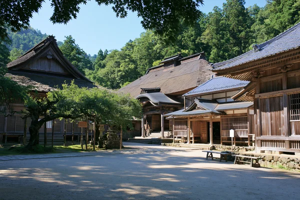 茅葺き屋根の日本家屋 - 世界遺産・遺跡の壁紙