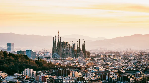 Barcelona Basilica in the Morning Haze - Architecture & Cities wallpaper