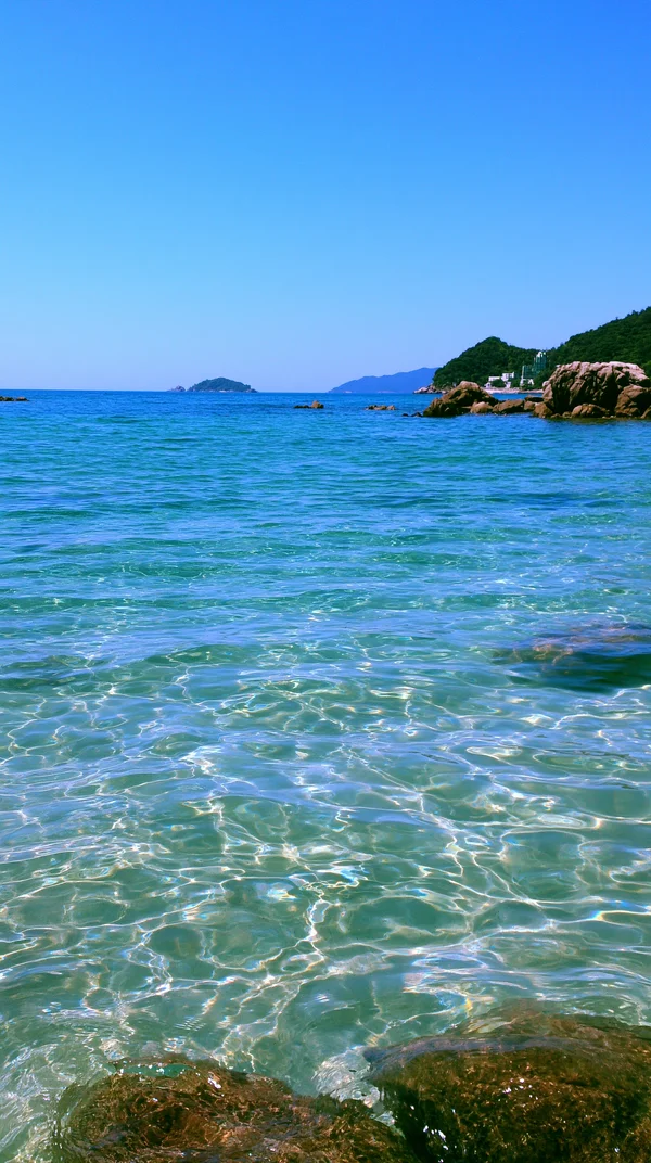 Clear Sea and Rocky Shoals - Sea, Lakes & Water / Nature & Landscape wallpaper
