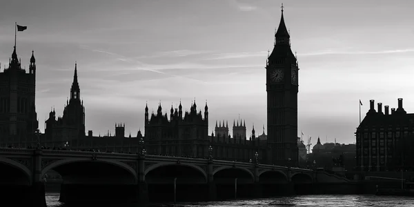 Silhouette of Big Ben at Dusk - Mono 4K - Architecture & Cities / Sky, Stars & Sunsets wallpaper