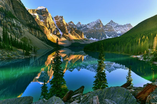 Moraine Lake Valley Mirror in Evening Light - Sea, Lakes & Water / Sky, Stars & Sunsets wallpaper