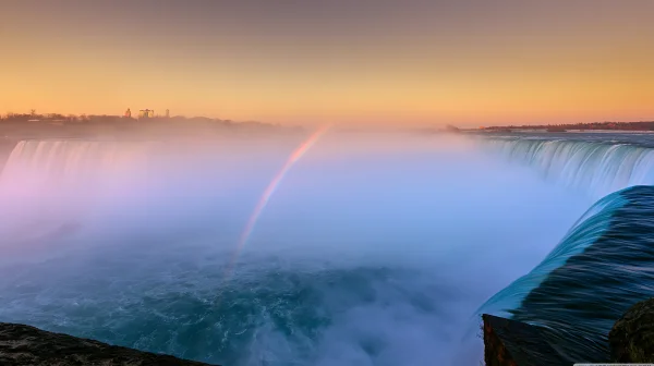 淡い虹のかかる霧の滝の壁紙 - 海・湖・水辺 / 空・星空・夕景