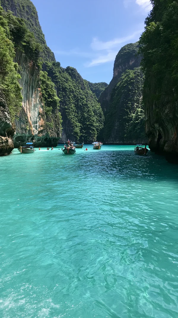 An Emerald River Through the Canyon - Sea, Lakes & Water / Nature & Landscape wallpaper