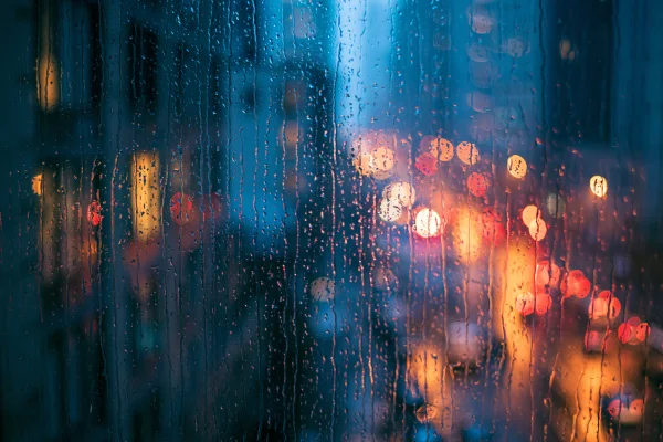 雨の夜の窓ごしの青いネオンの壁紙 - 自然・風景