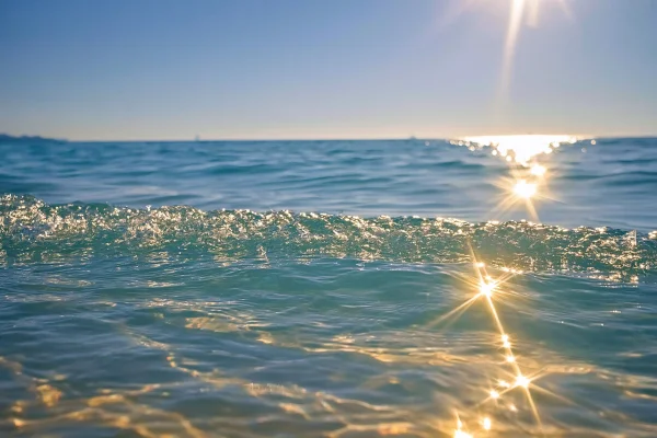 Sunlit Sparkles on Emerald Waves - Sea, Lakes & Water / Sky, Stars & Sunsets wallpaper
