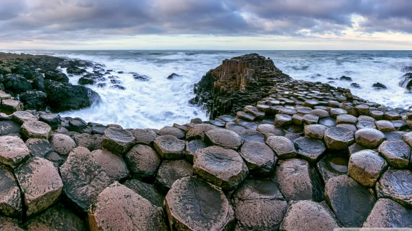 Sea Spray on Hexagonal Rock Columns - Sea, Lakes & Water / Nature & Landscape wallpaper