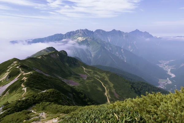 Cloudy Ridge and Green Mountain Trail - Nature & Landscape wallpaper