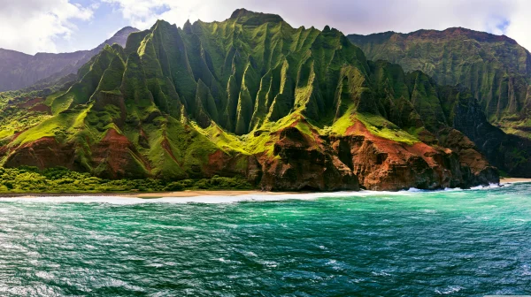 Clear Sea and Red-Earth Green Cliffs - Sea, Lakes & Water / Nature & Landscape wallpaper