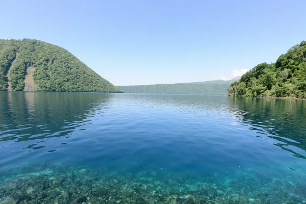Transparent Blue Water of a Mountain Lake - Sea, Lakes & Water / Nature & Landscape wallpaper